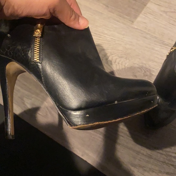 Michael kors booties - Picture 4 of 6